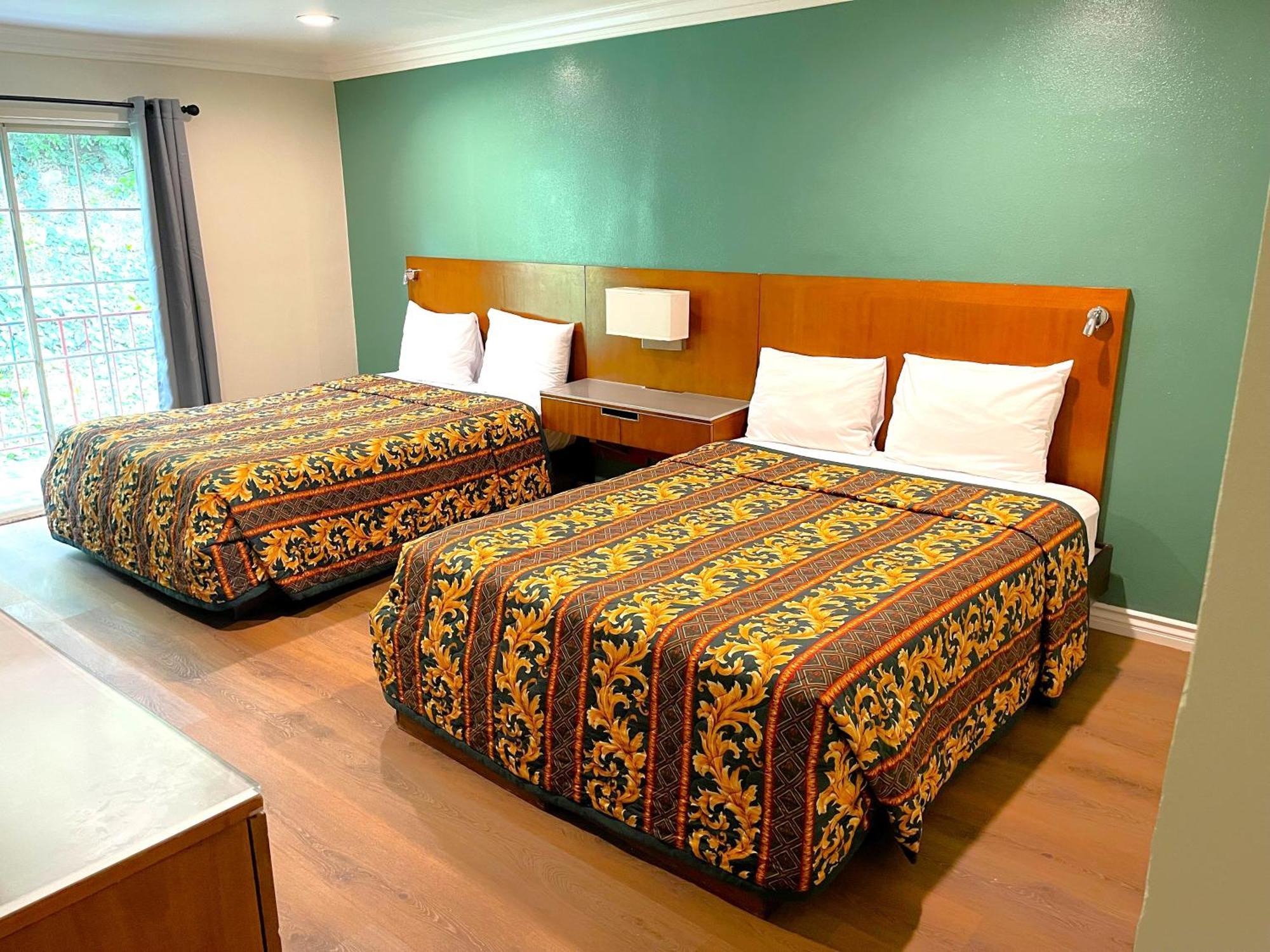 Relax Inn Los Angeles Exterior photo